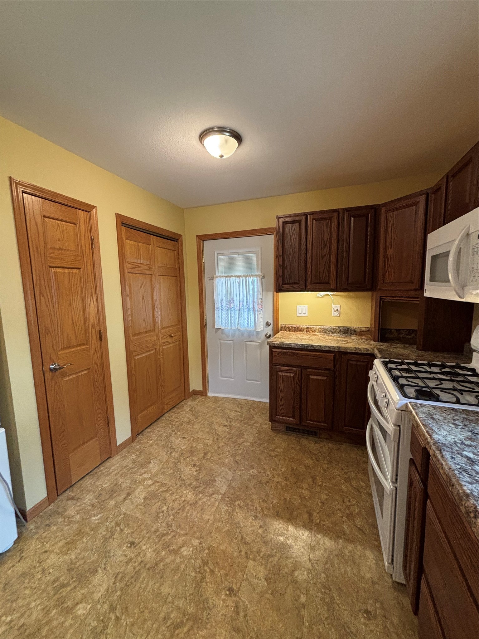 203 9th Street Cameron, WI 54822 - Photo 9 of 46