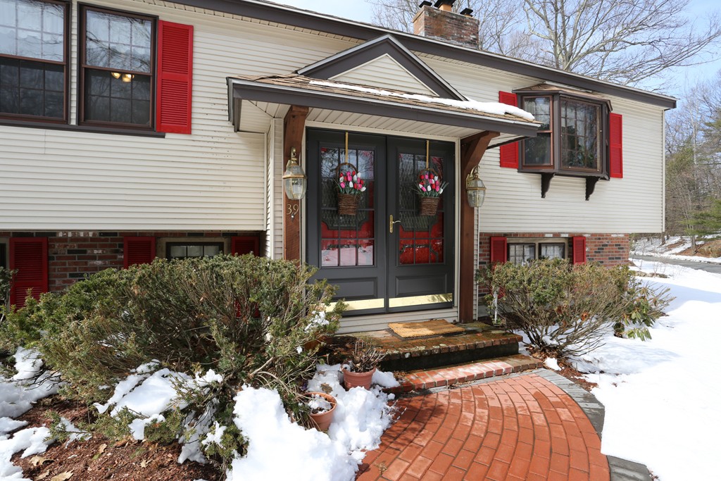 39 Juniper Road Marlborough, MA 01752 - Photo 1 of 29 Gallery Image 1