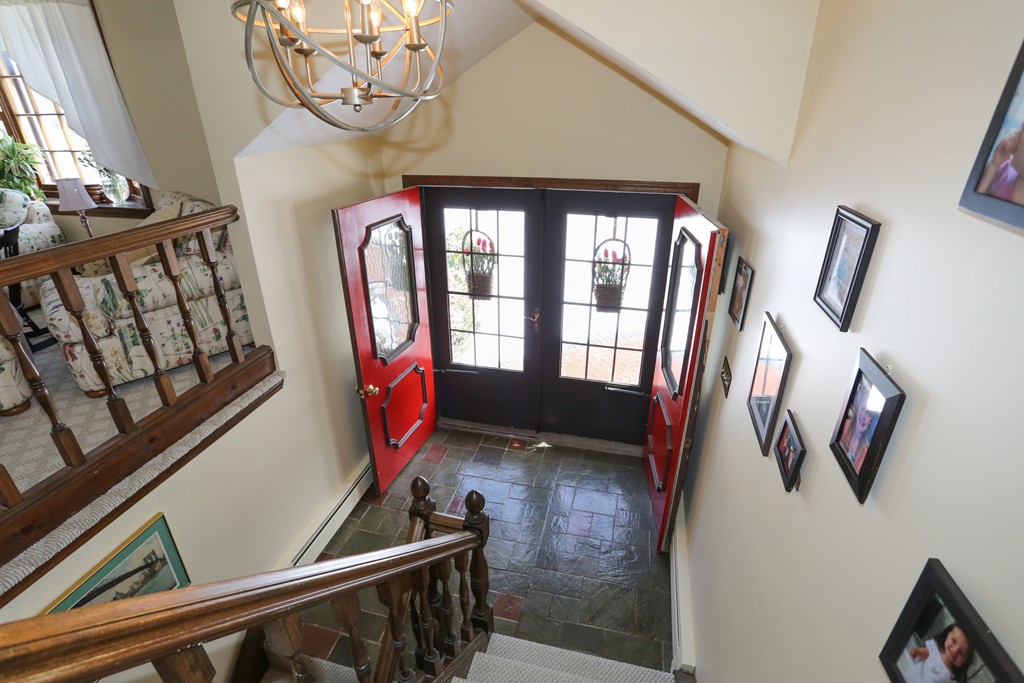 39 Juniper Road Marlborough, MA 01752 - Photo 3 of 29 Gallery Image 3
