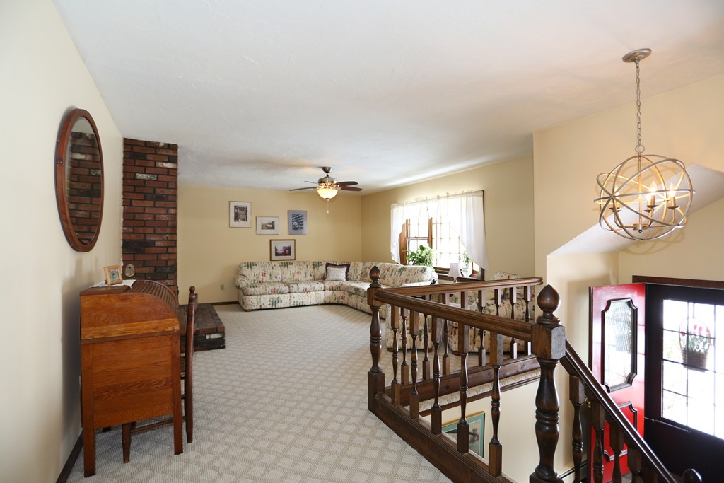 39 Juniper Road Marlborough, MA 01752 - Photo 4 of 29 Gallery Image 4