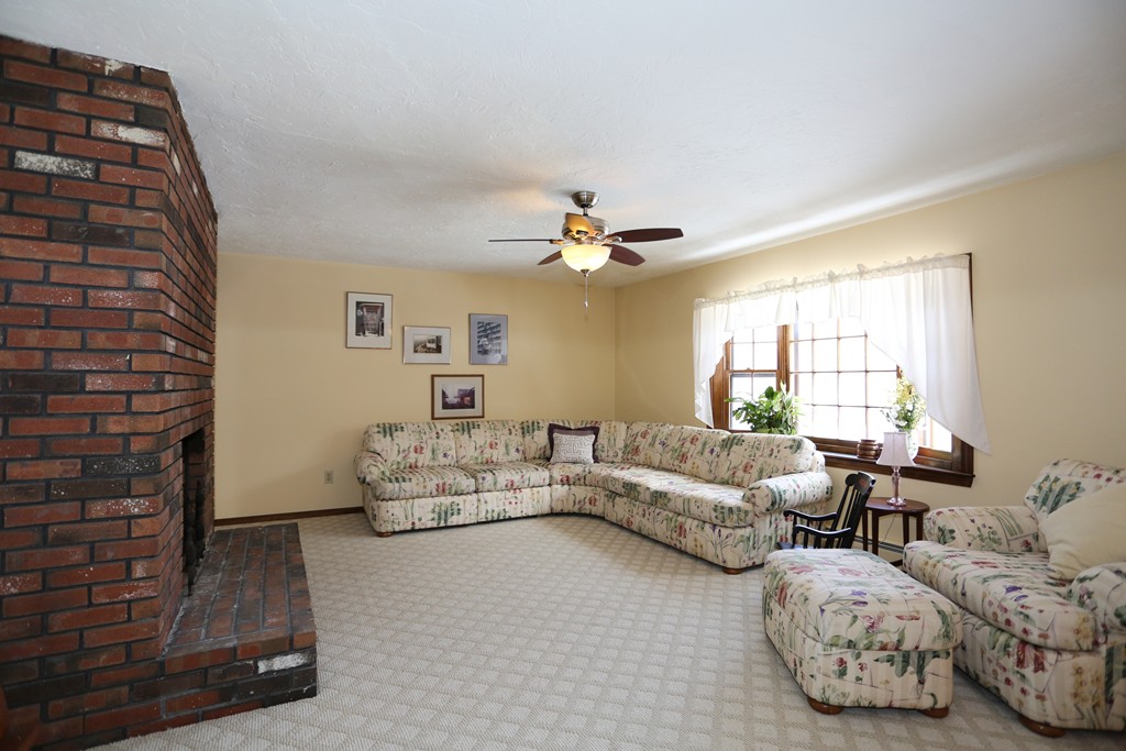 39 Juniper Road Marlborough, MA 01752 - Photo 5 of 29 Gallery Image 5