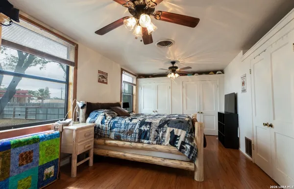 $385,000 | 110 West Benton Avenue, Devine, TX 78016