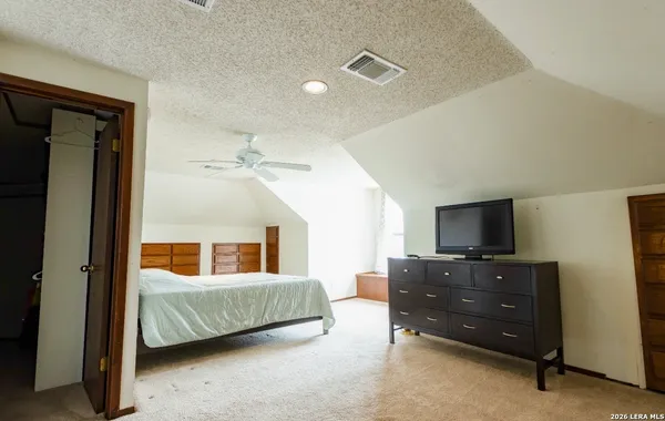 $385,000 | 110 West Benton Avenue, Devine, TX 78016