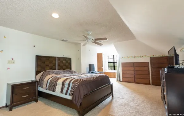 $385,000 | 110 West Benton Avenue, Devine, TX 78016