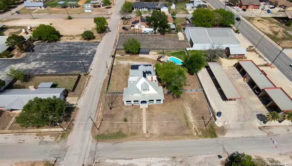 $385,000 | 110 West Benton Avenue, Devine, TX 78016