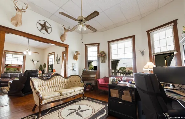 $385,000 | 110 West Benton Avenue, Devine, TX 78016