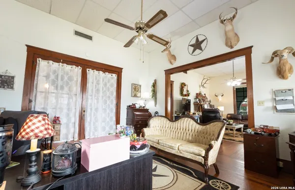$385,000 | 110 West Benton Avenue, Devine, TX 78016