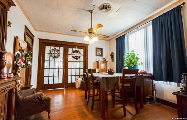 $385,000 | 110 West Benton Avenue, Devine, TX 78016