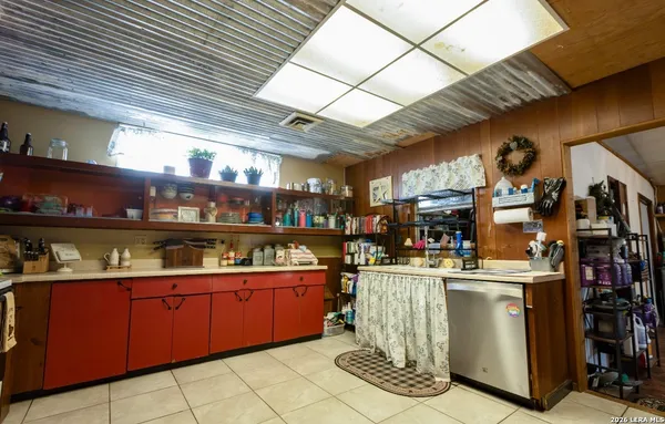 $385,000 | 110 West Benton Avenue, Devine, TX 78016