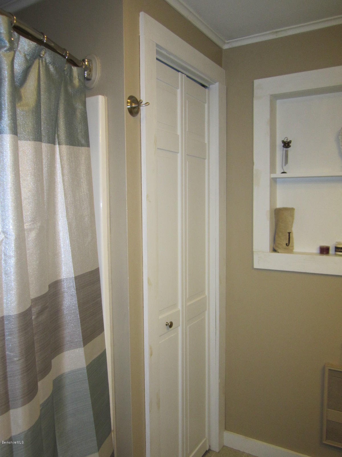 822 Middle Road Clarksburg, MA 01247 - Photo 6 of 14 a bathroom with a shower and a tub
