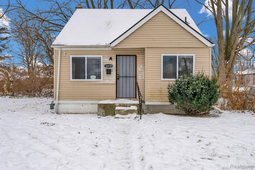 16939 Curtis Street Detroit, MI 48235 - Photo 3 of 25