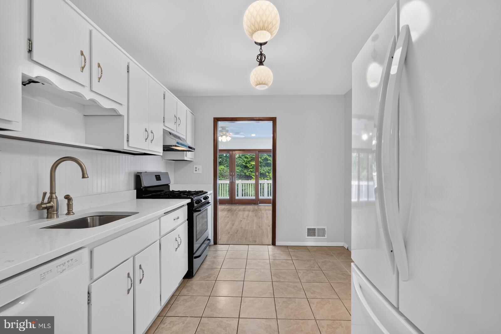 204 Rolling Road Gaithersburg, MD 20877 - Photo 13 of 53 Kitchen leading into huge sunroom