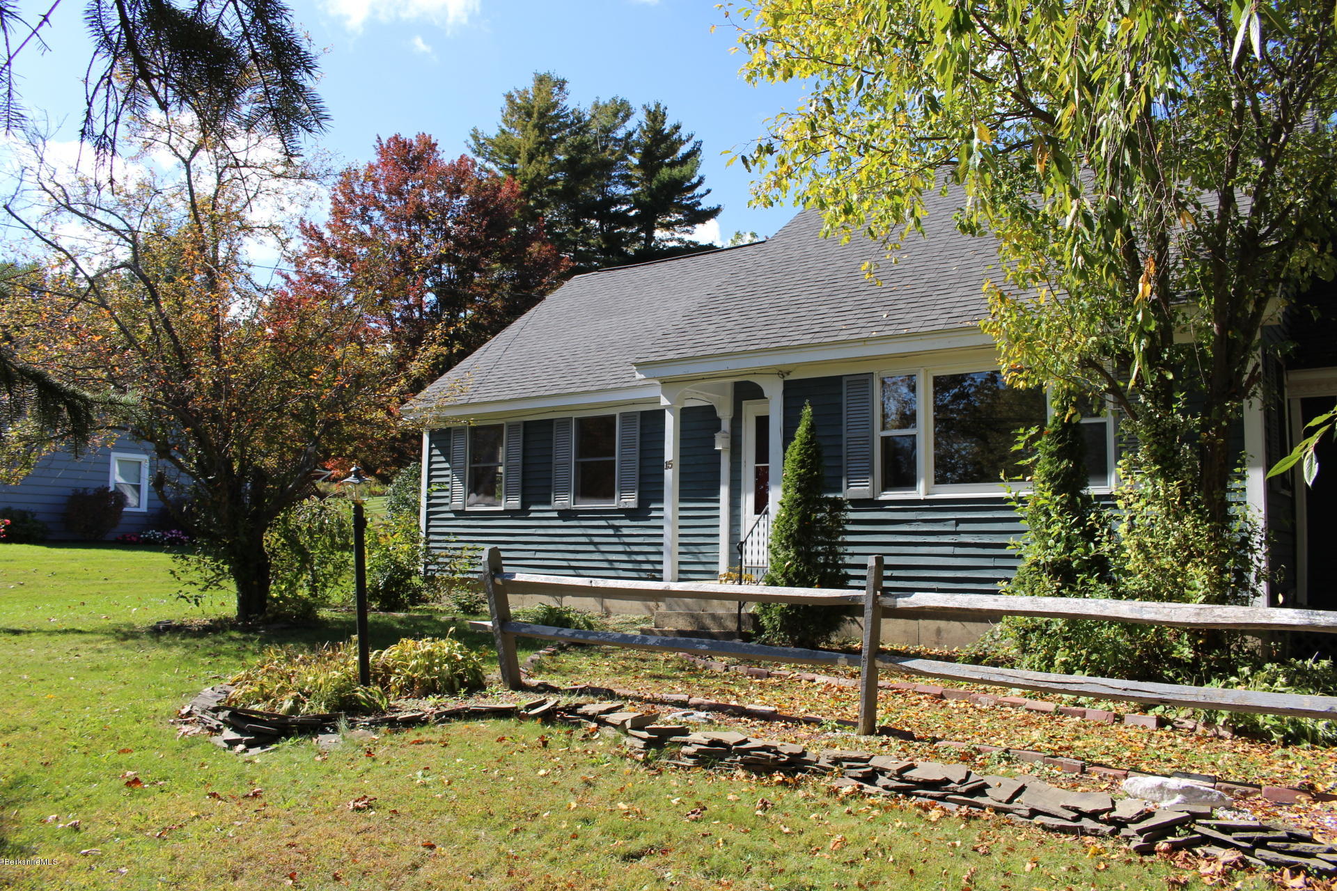 15 Stratton Road Williamstown, MA 01267 - Photo 2 of 19 Side View