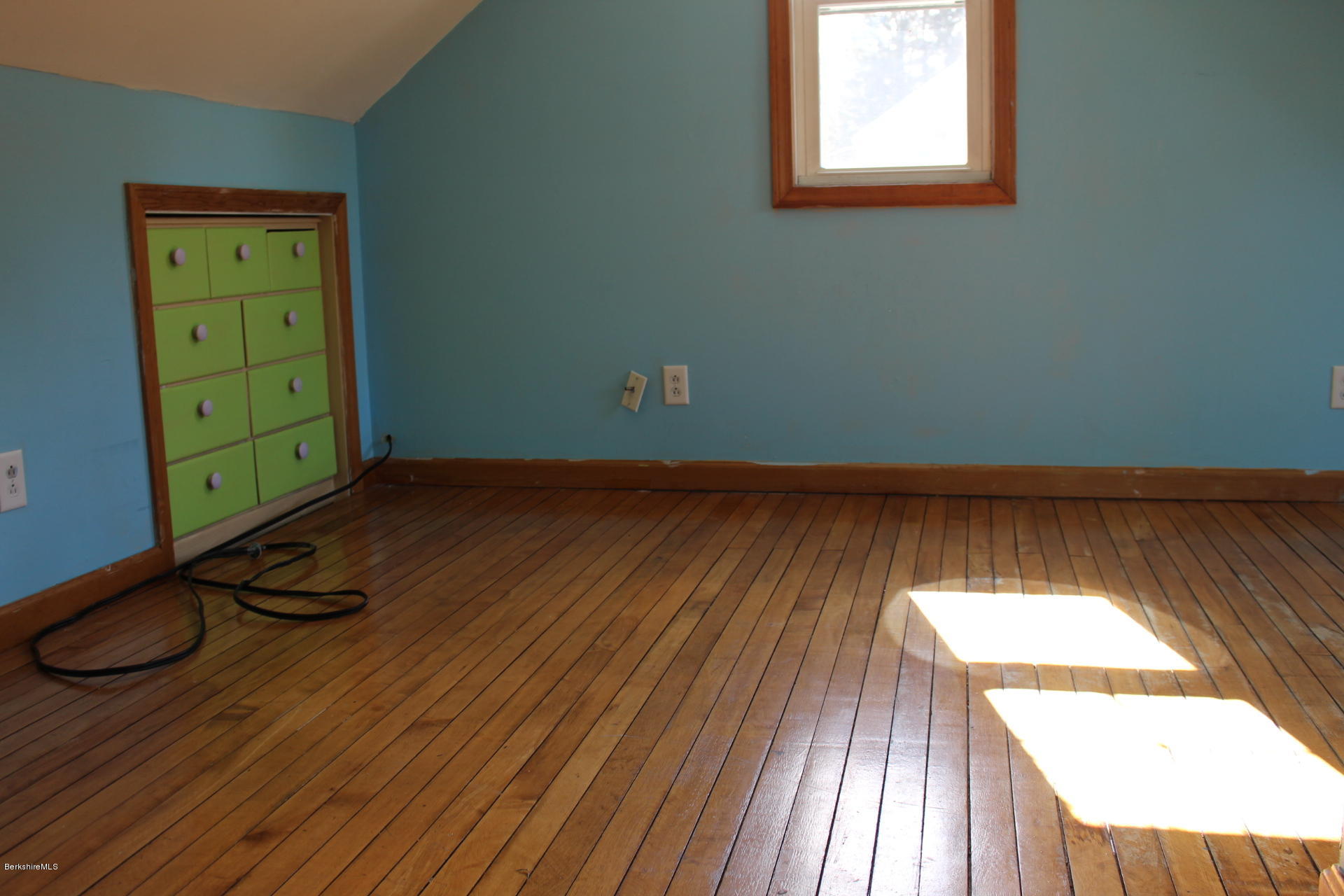 15 Stratton Road Williamstown, MA 01267 - Photo 13 of 19 3rd Bedroom
