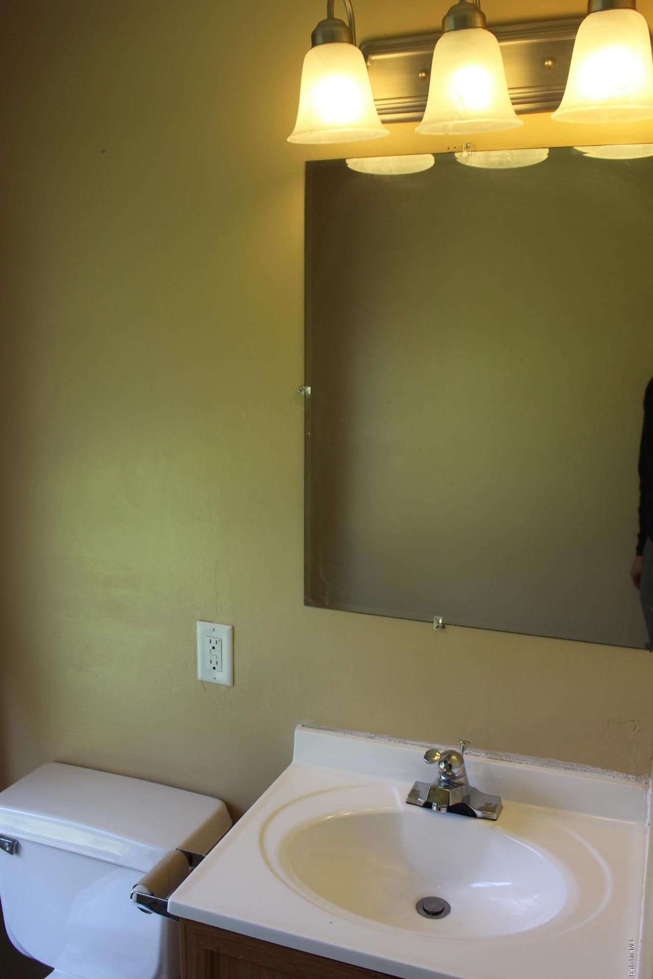 15 Stratton Road Williamstown, MA 01267 - Photo 15 of 19 3/4 Bath 2nd Floor