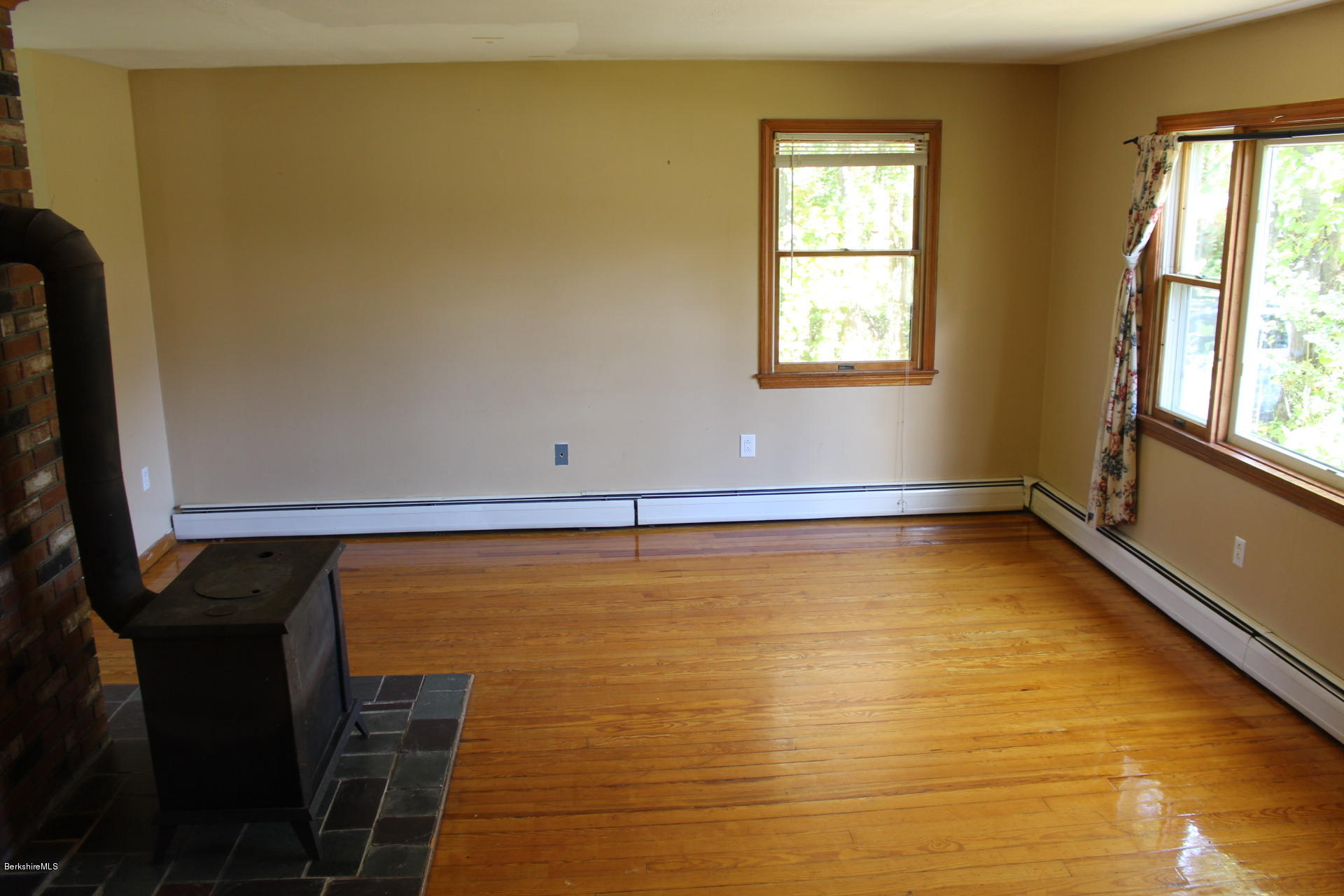 15 Stratton Road Williamstown, MA 01267 - Photo 9 of 19 Living Room