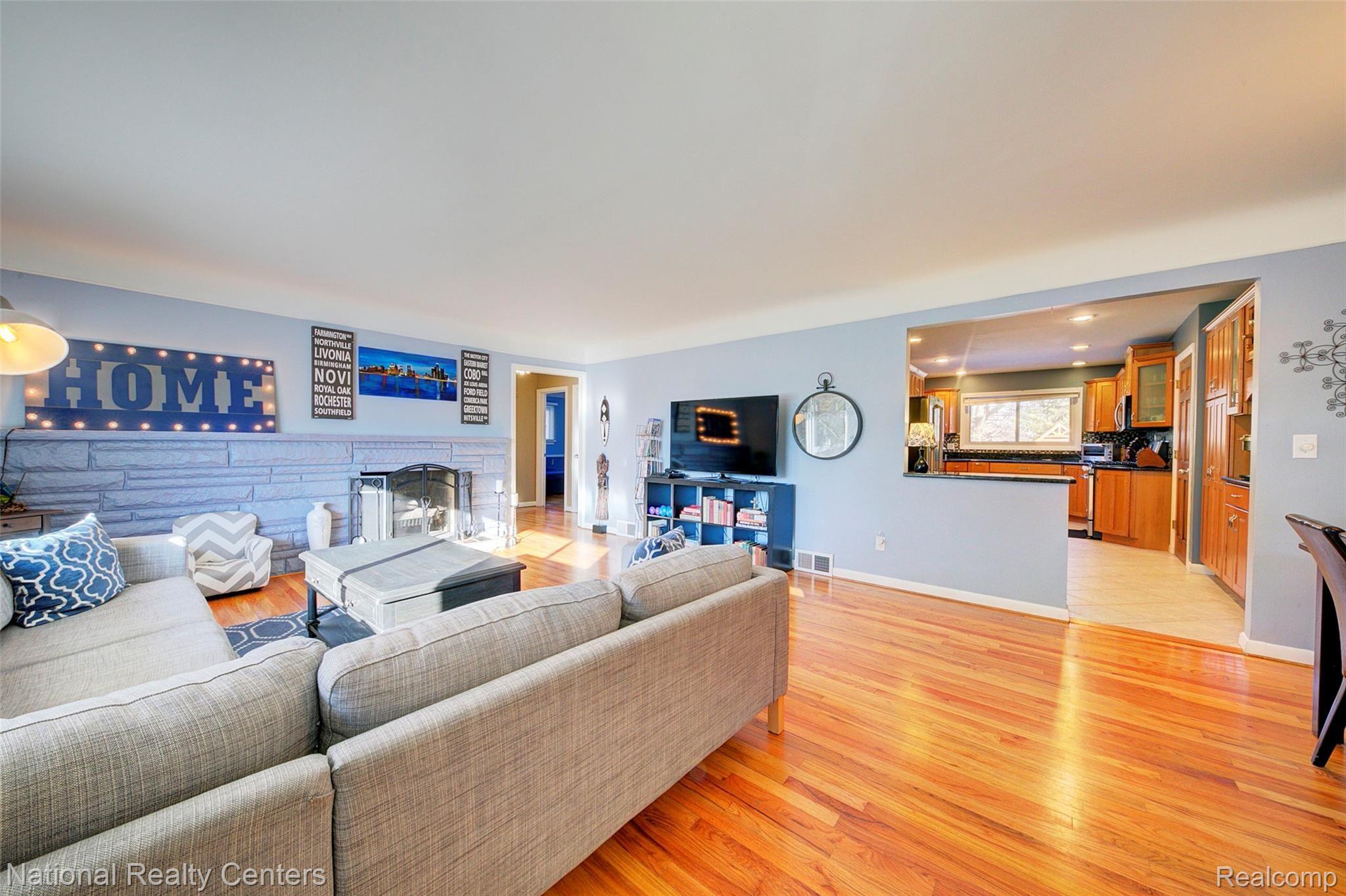 28218 Quail Hollow Road Farmington, MI 48331 - Photo 45 of 82 930A9051_2_3.jpg