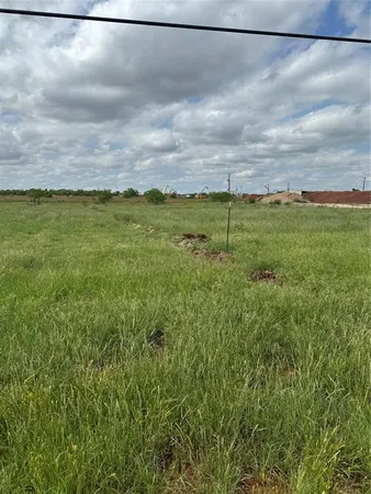 a view of a yard with an empty space