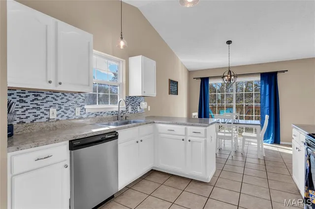 $285,000 | 611 North Friedberg Drive, Herculaneum, MO 63048