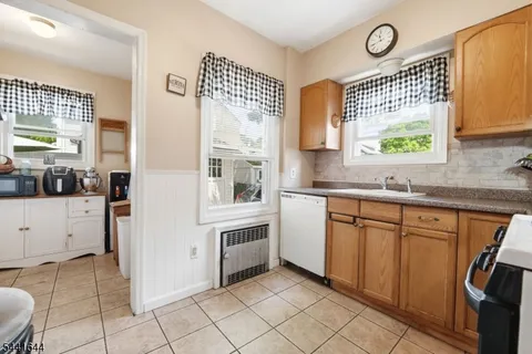 $529,000 | 112 Grove Avenue, Verona, NJ 07044