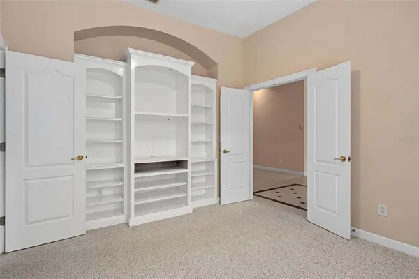 a view of a chandelier in big room and chandelier