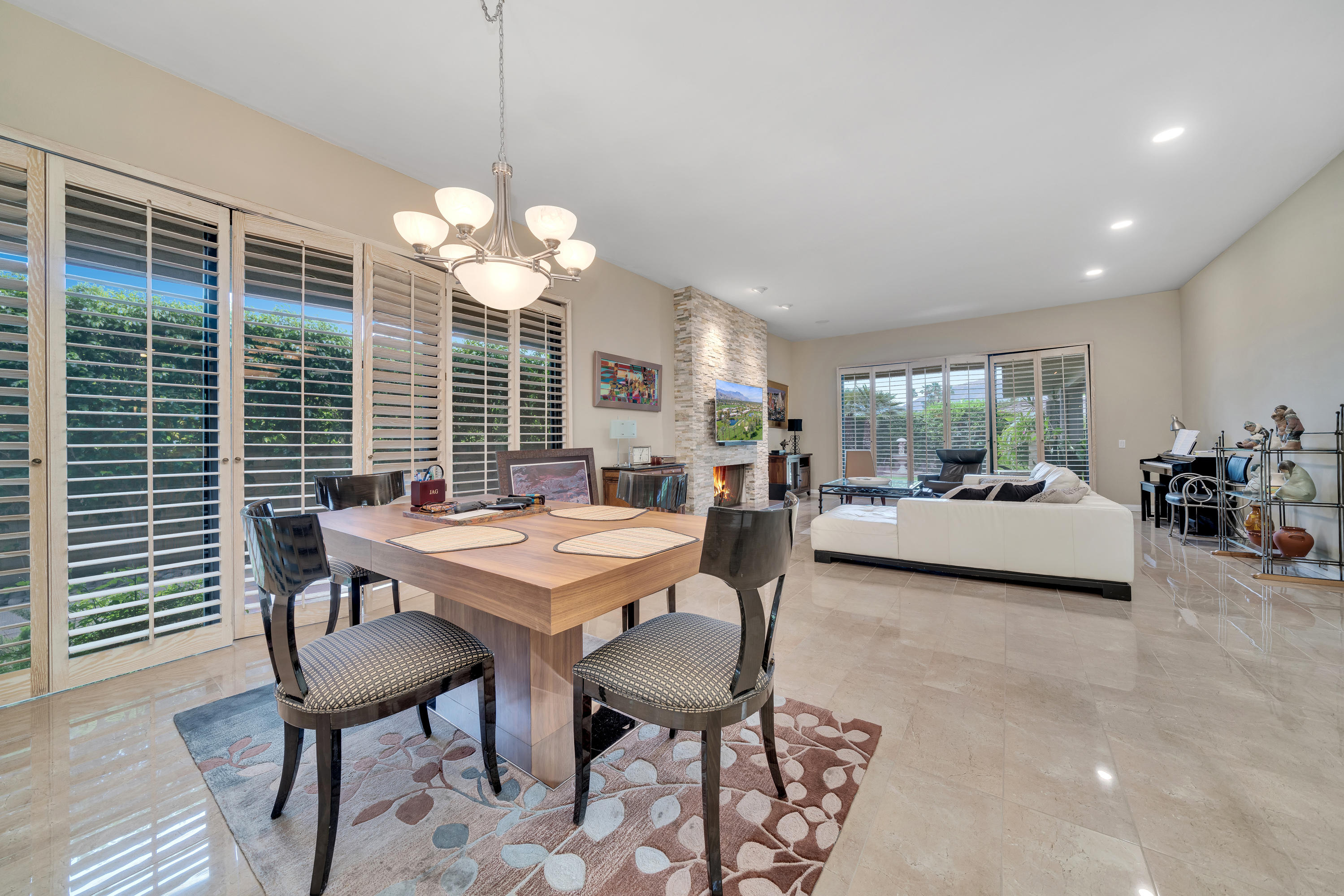 10 Temple Court Rancho Mirage, CA 92270 - Photo 11 of 37 Photo-21