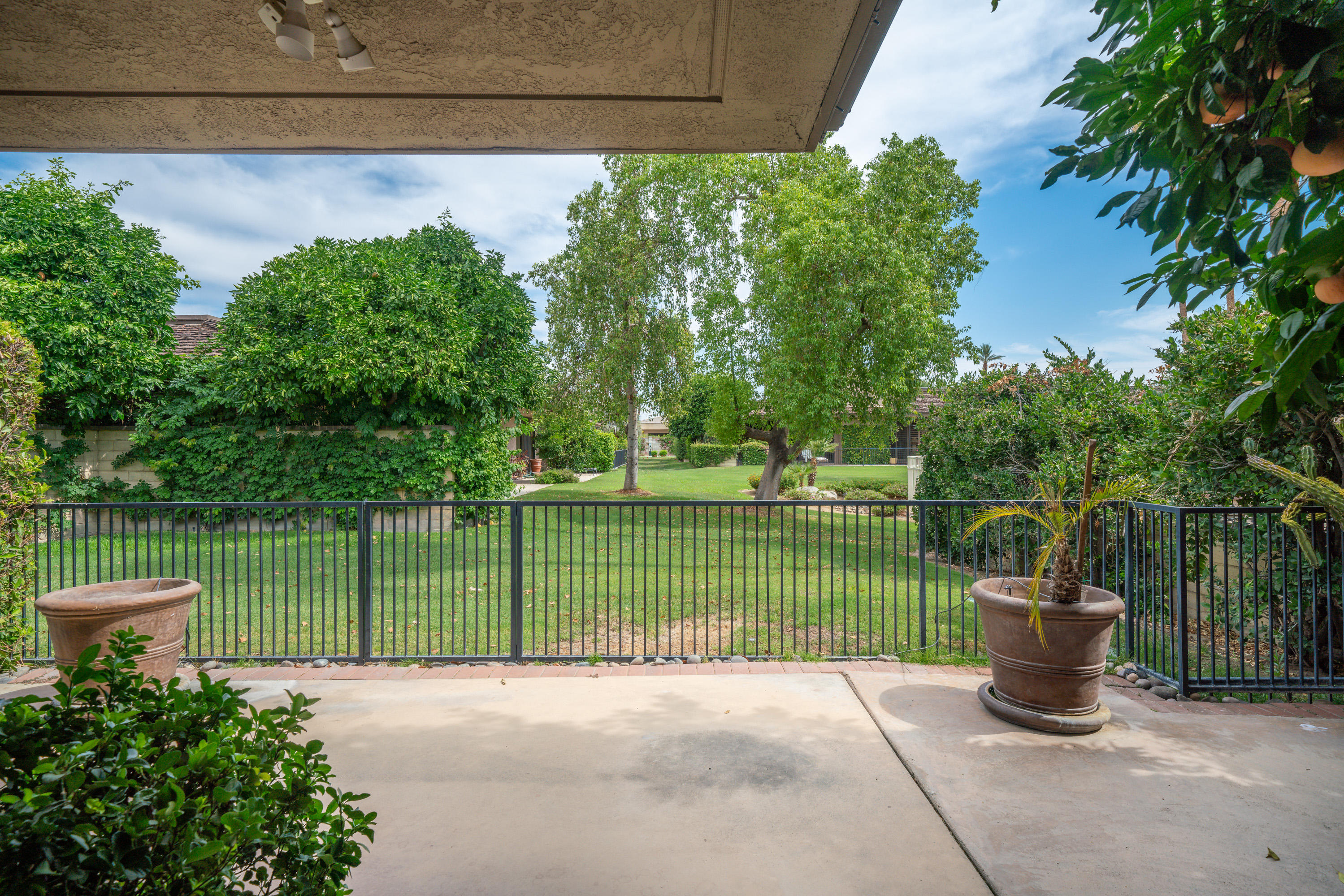 10 Temple Court Rancho Mirage, CA 92270 - Photo 29 of 37 Photo-11
