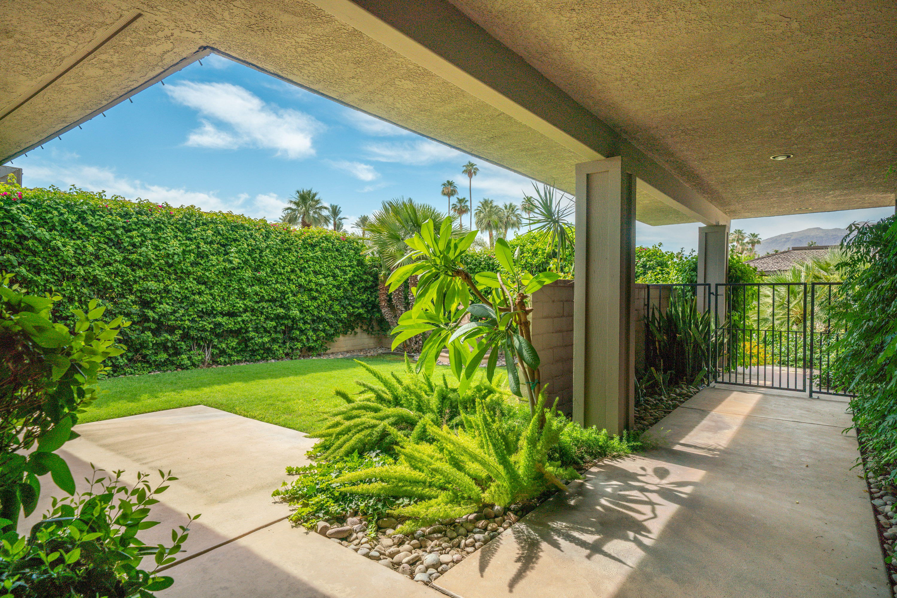 10 Temple Court Rancho Mirage, CA 92270 - Photo 35 of 37 Photo-7