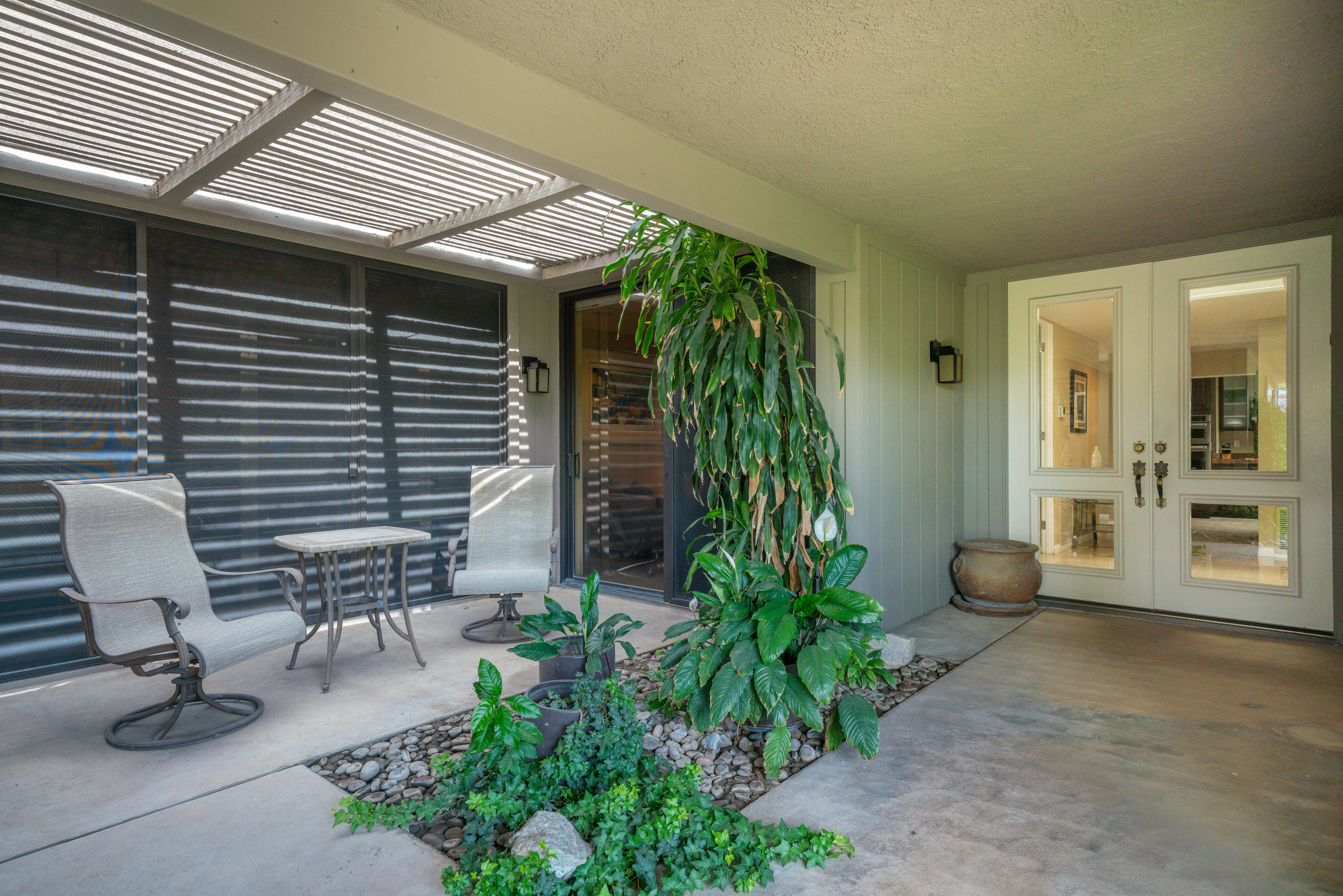 10 Temple Court Rancho Mirage, CA 92270 - Photo 5 of 37 Photo-6