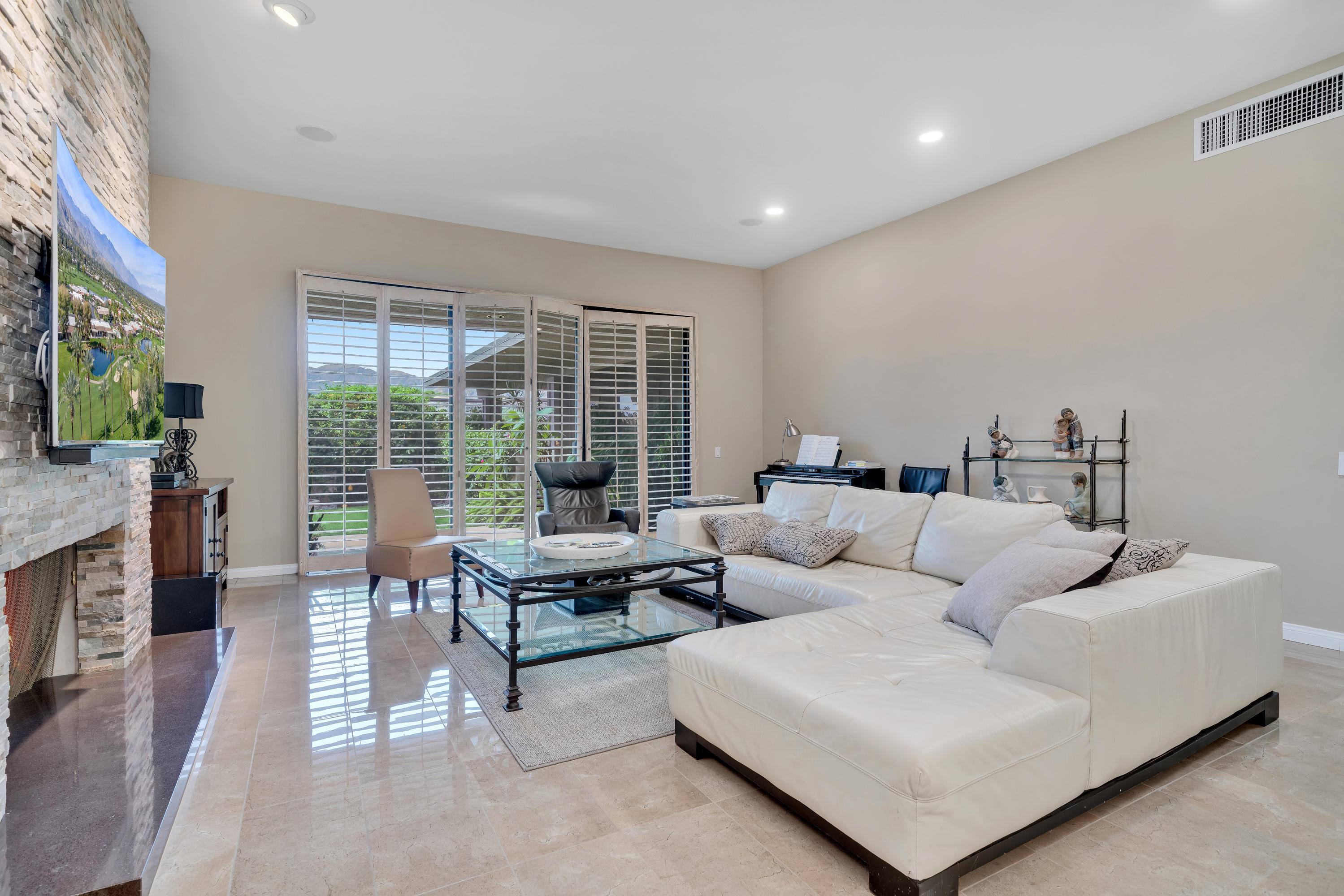 10 Temple Court Rancho Mirage, CA 92270 - Photo 7 of 37 Photo-16