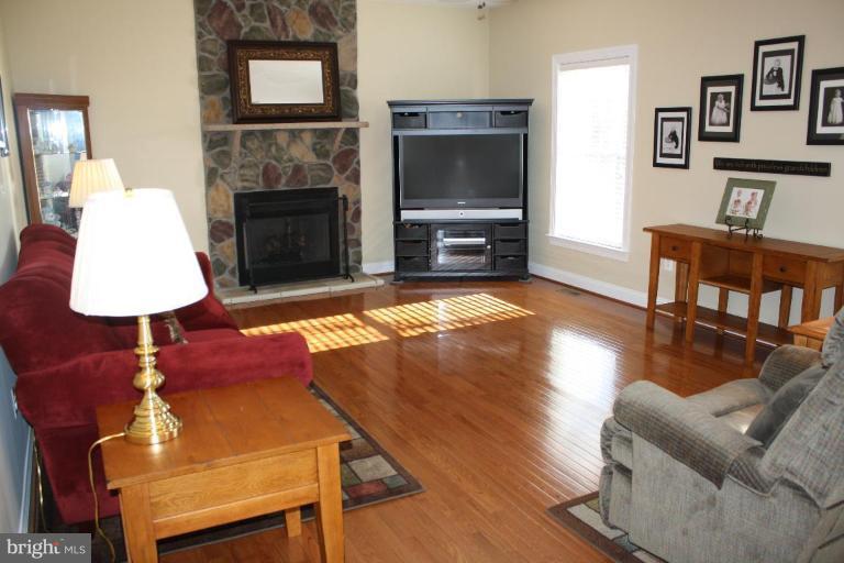 10555 Bears Den Road Marshall, VA 20115 - Photo 9 of 10 Family Room