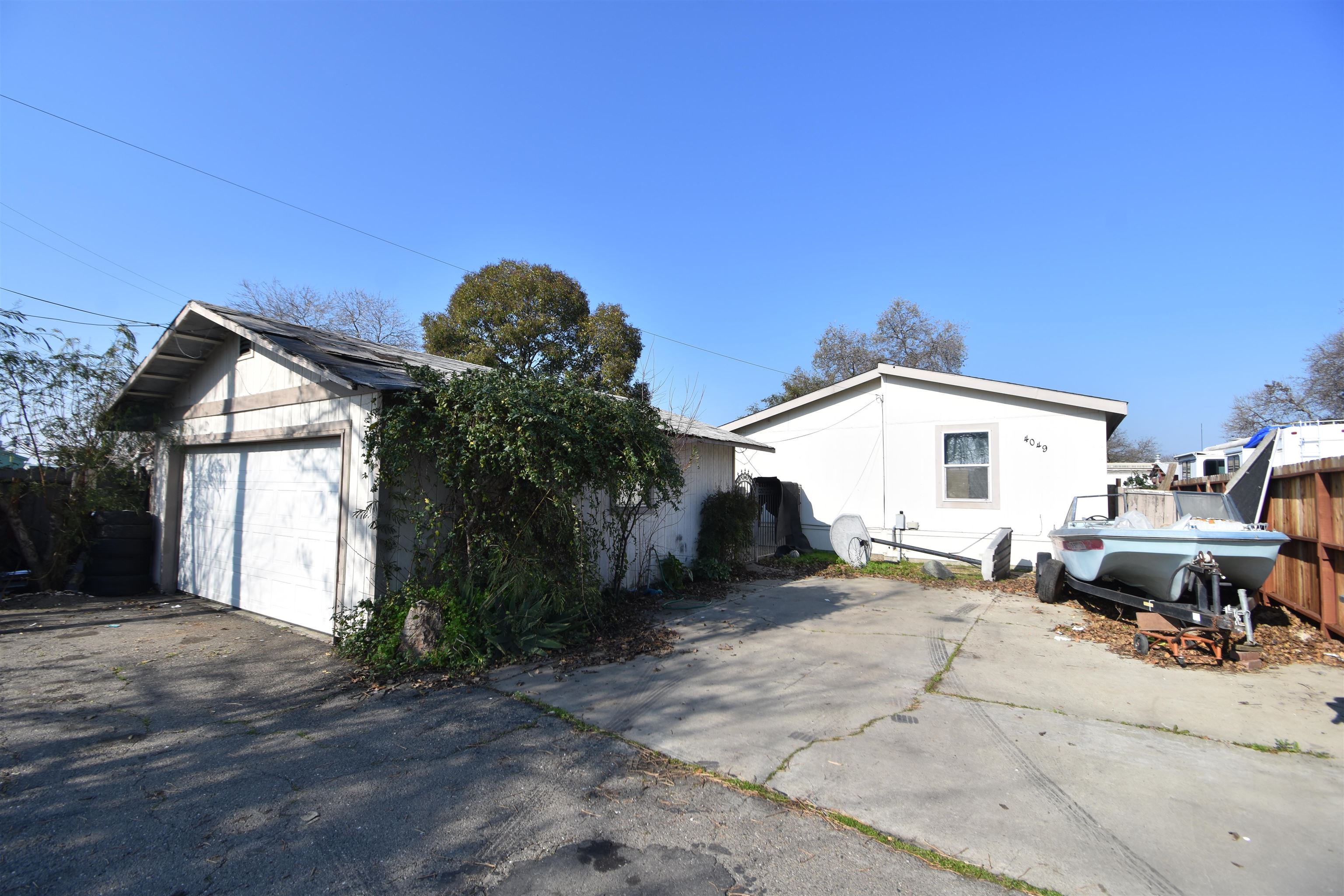 4049 Farmington Road Stockton, CA 95215 - Photo 4 of 10 a front view of a house with garden