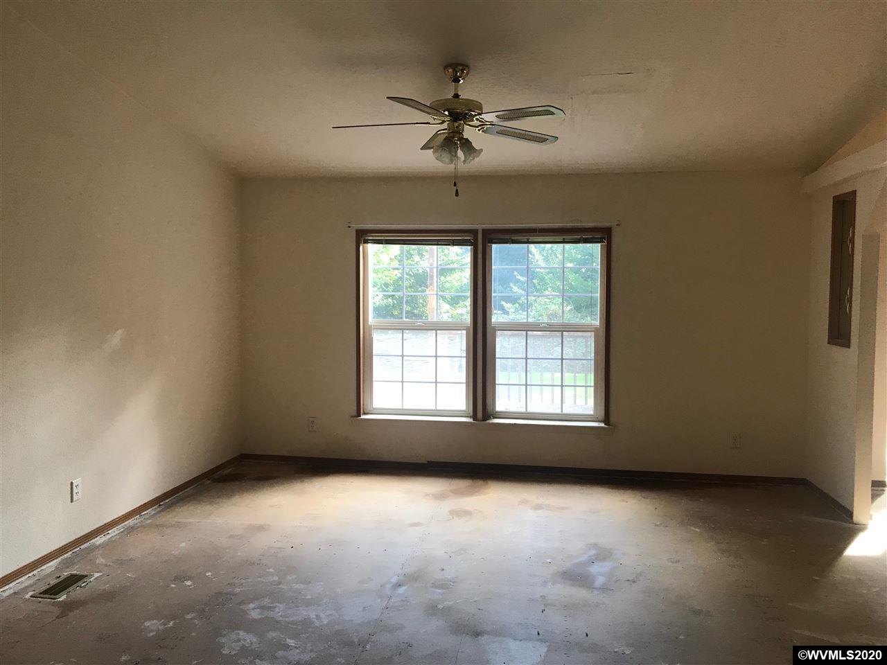 2490 Reuben Boise Road Dallas, OR 97338 - Photo 11 of 42