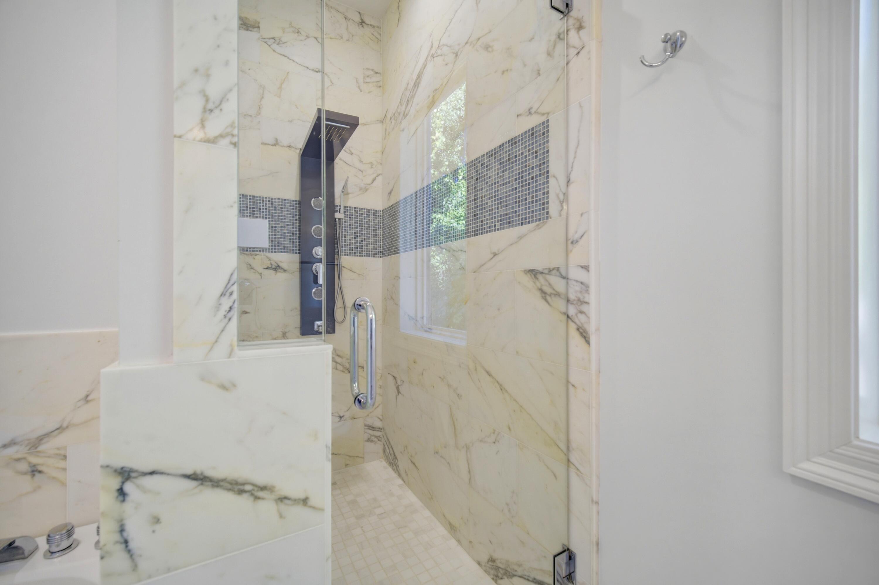 120 Lillian Way Crestview, FL 32536 - Photo 56 of 67 a bathroom with a bathtub