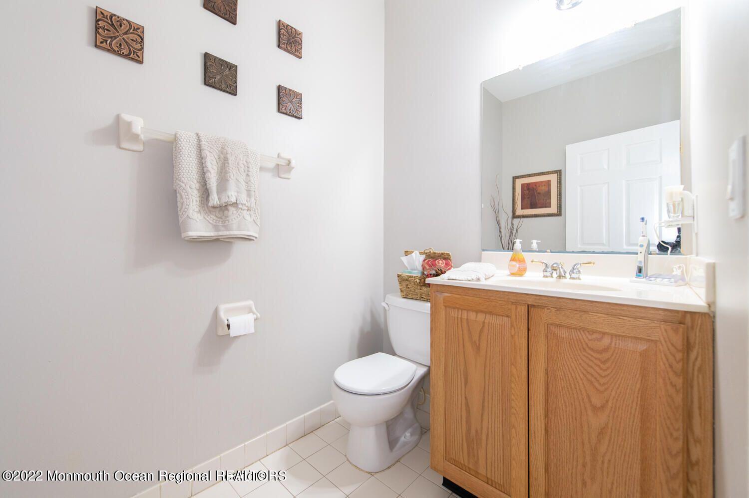 109 Brookfield Drive Jackson, NJ 08527 - Photo 12 of 40 a bathroom with a sink a toilet and mirror