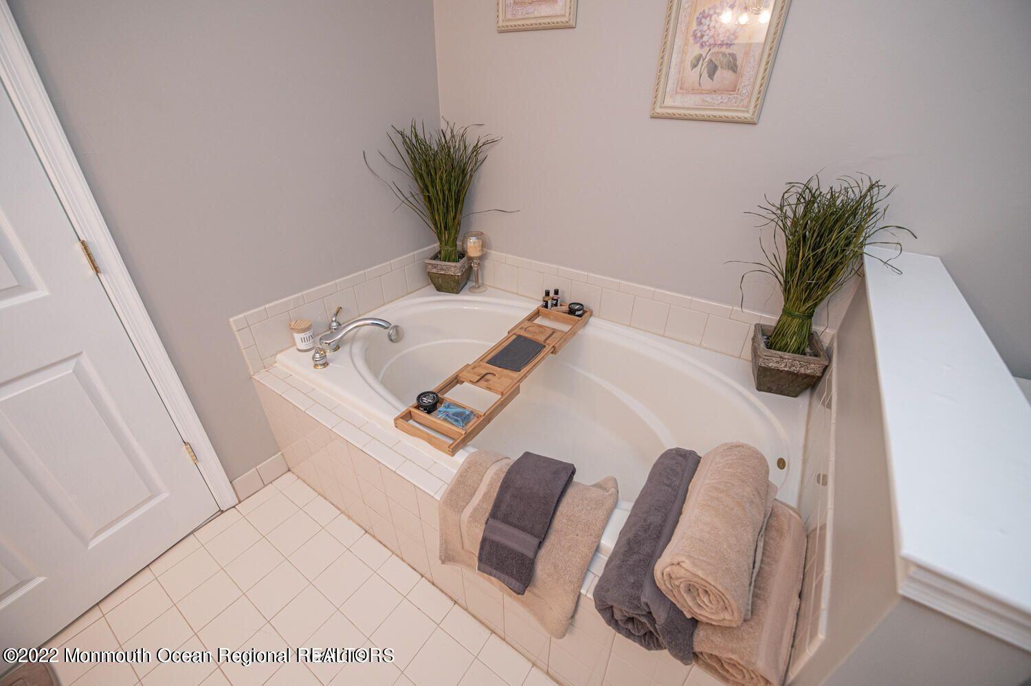 109 Brookfield Drive Jackson, NJ 08527 - Photo 25 of 40 a close view of a dresser in the kitchen