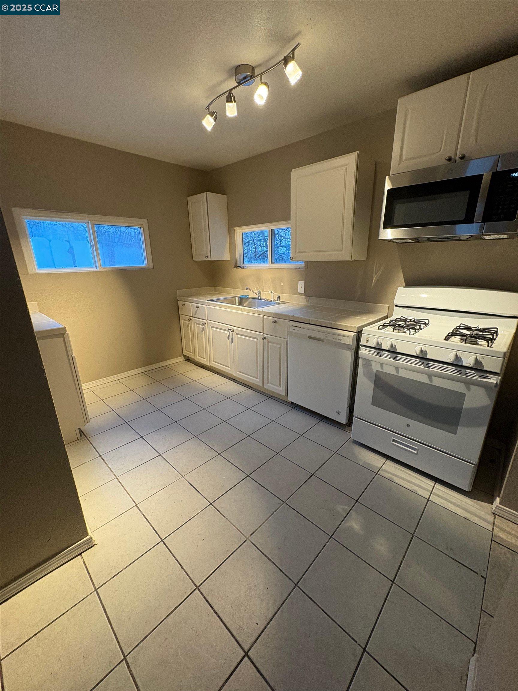 418 Third Street, Unit 1/2 Rodeo, CA 94572 - Photo 4 of 8