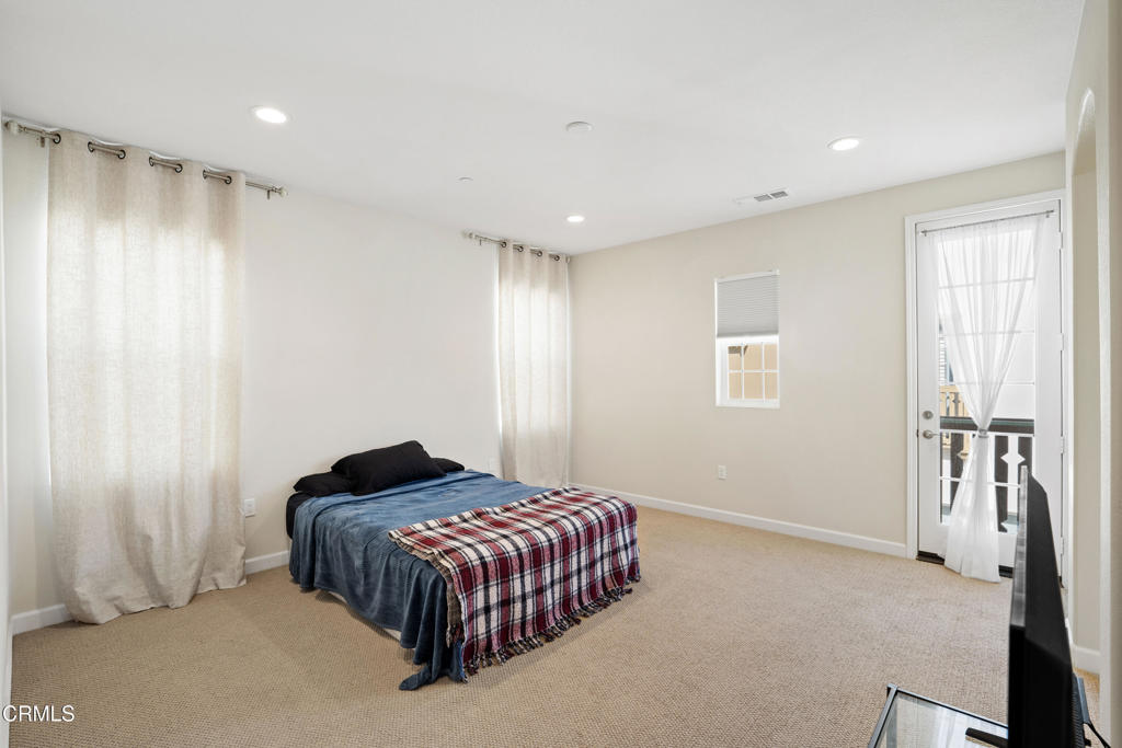 1655 Range Road Oxnard, CA 93036 - Photo 22 of 34 a spacious bedroom with a bed and a window