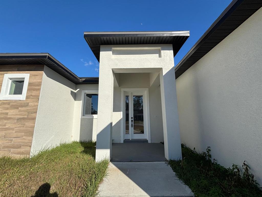 15215 Southwest 43rd Court Ocala, FL 34473 - Photo 5 of 29 a view of a house with a small yard
