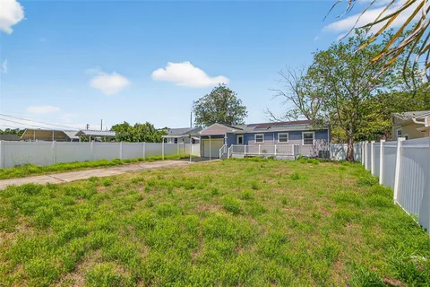 $300,000 | 734 40th Avenue Northeast, St. Petersburg, FL 33703