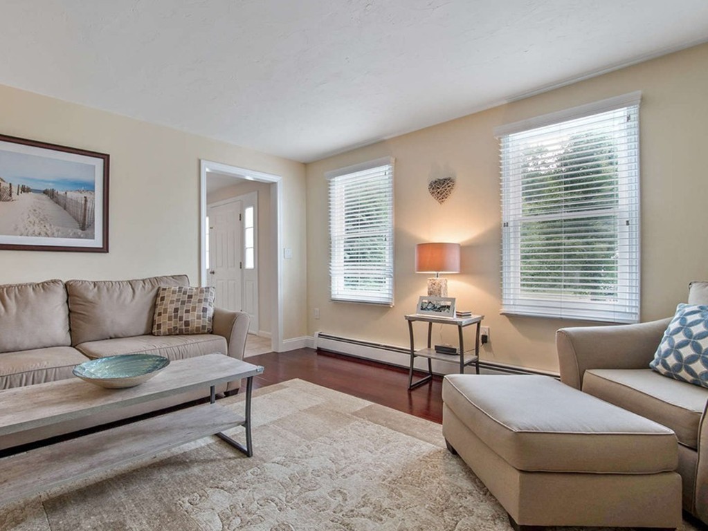 25 Temple Street Medway, MA 02053 - Photo 4 of 24