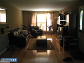 20 Simons Way Huntingdon Valley, PA 19006 - Photo 5 of 6 Living Room