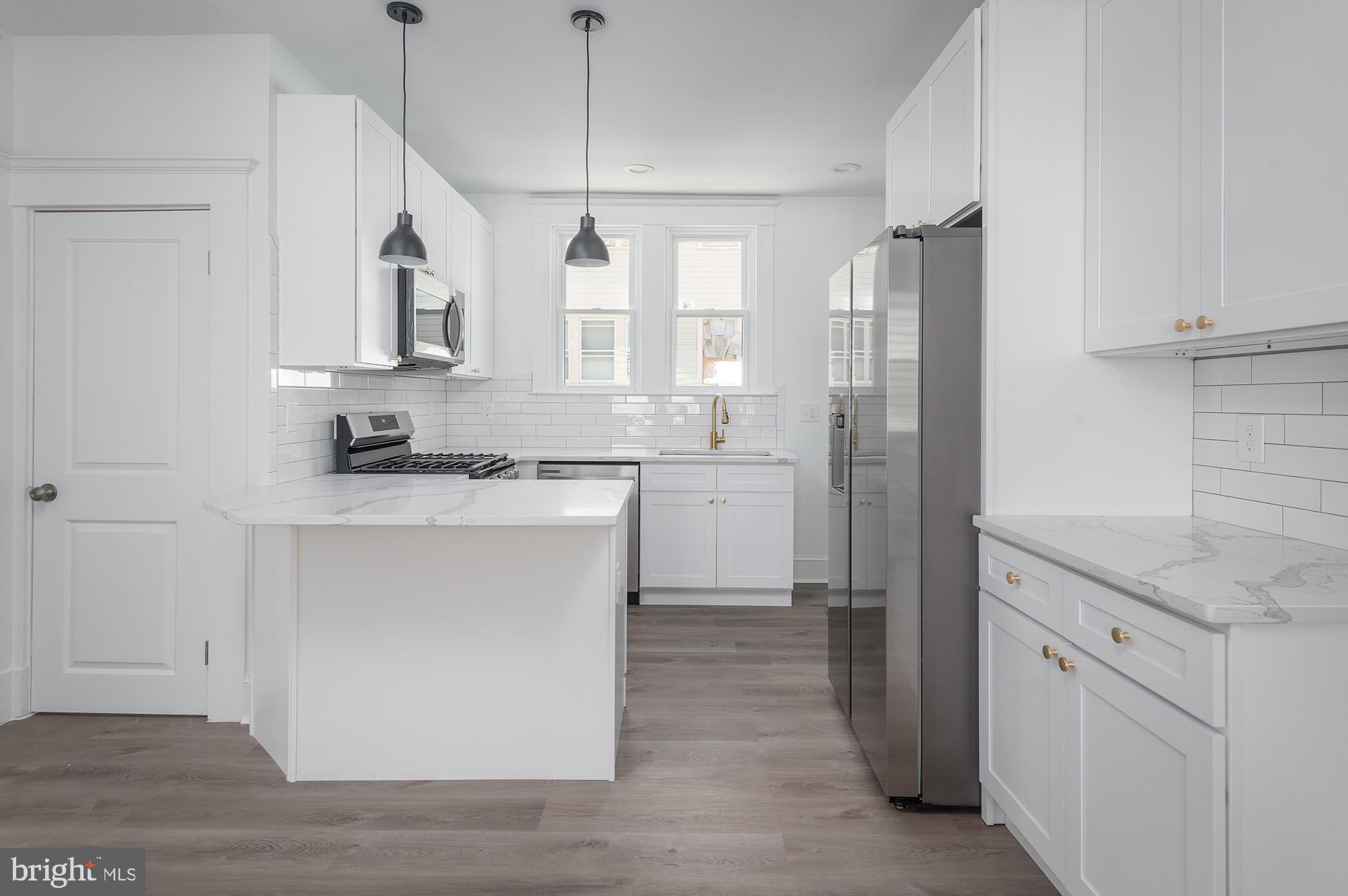 611 Plymouth Road Baltimore, MD 21229 - Photo 12 of 33 Beautifully Update Kitchen