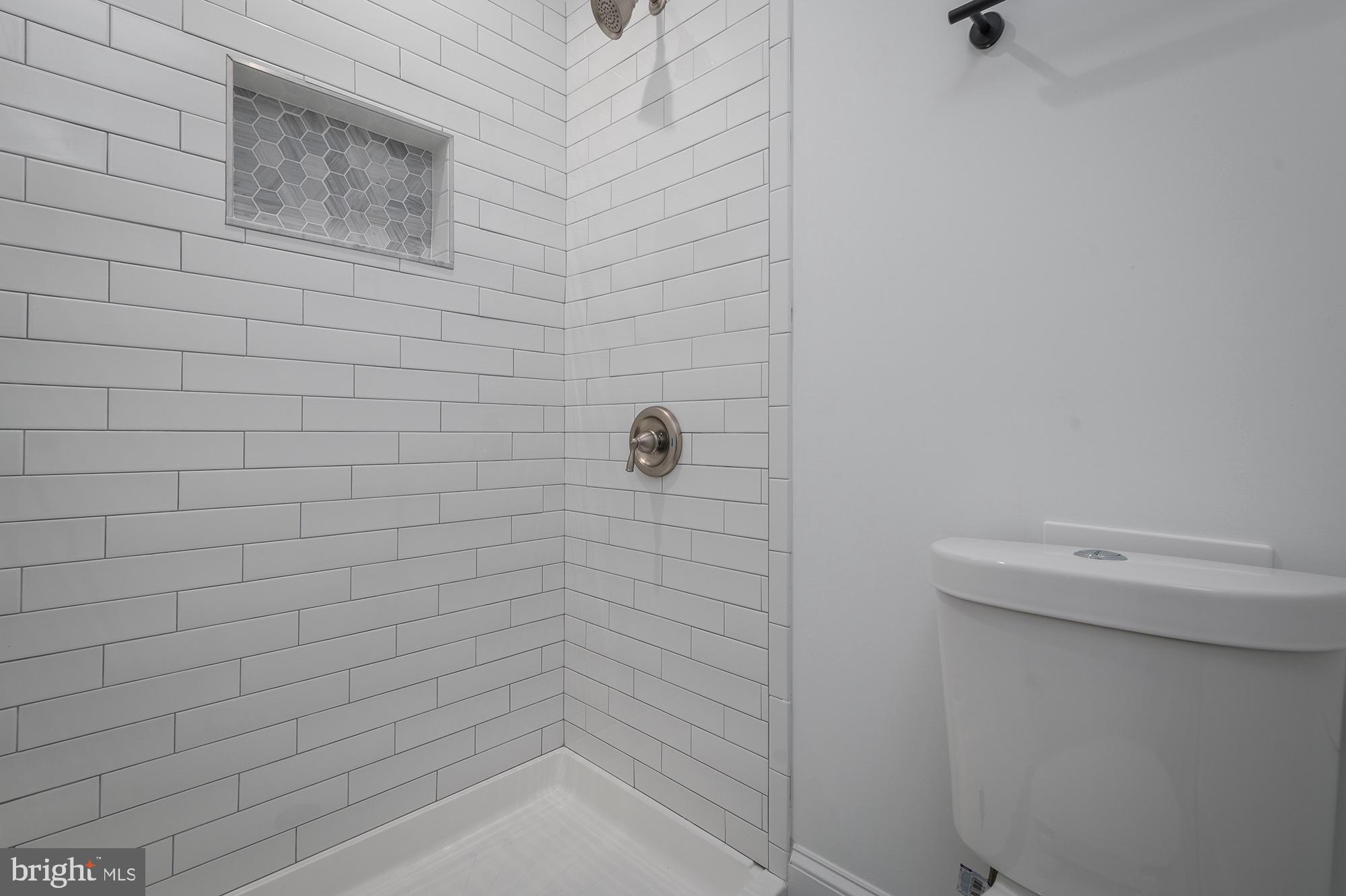 611 Plymouth Road Baltimore, MD 21229 - Photo 20 of 33 Large Shower w/ Custom Niche