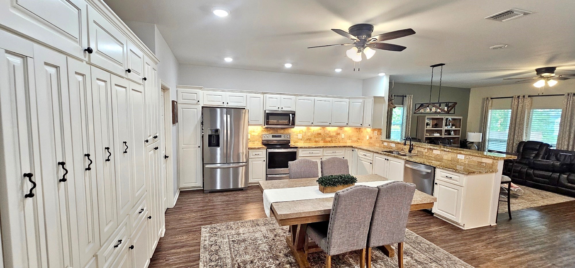 201 Smith Street Columbus, TX 78934 - Photo 7 of 20 a living room with furniture a fireplace and a open kitchen view