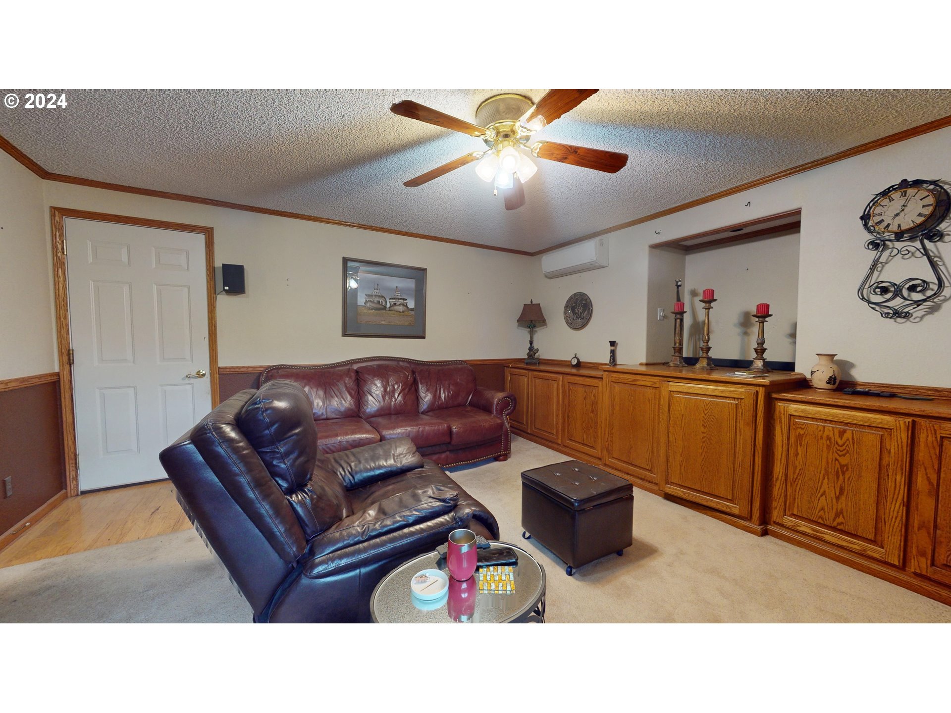 631 Rayner Avenue Springfield, OR 97477 - Photo 14 of 40 a living room with furniture and ceiling fan