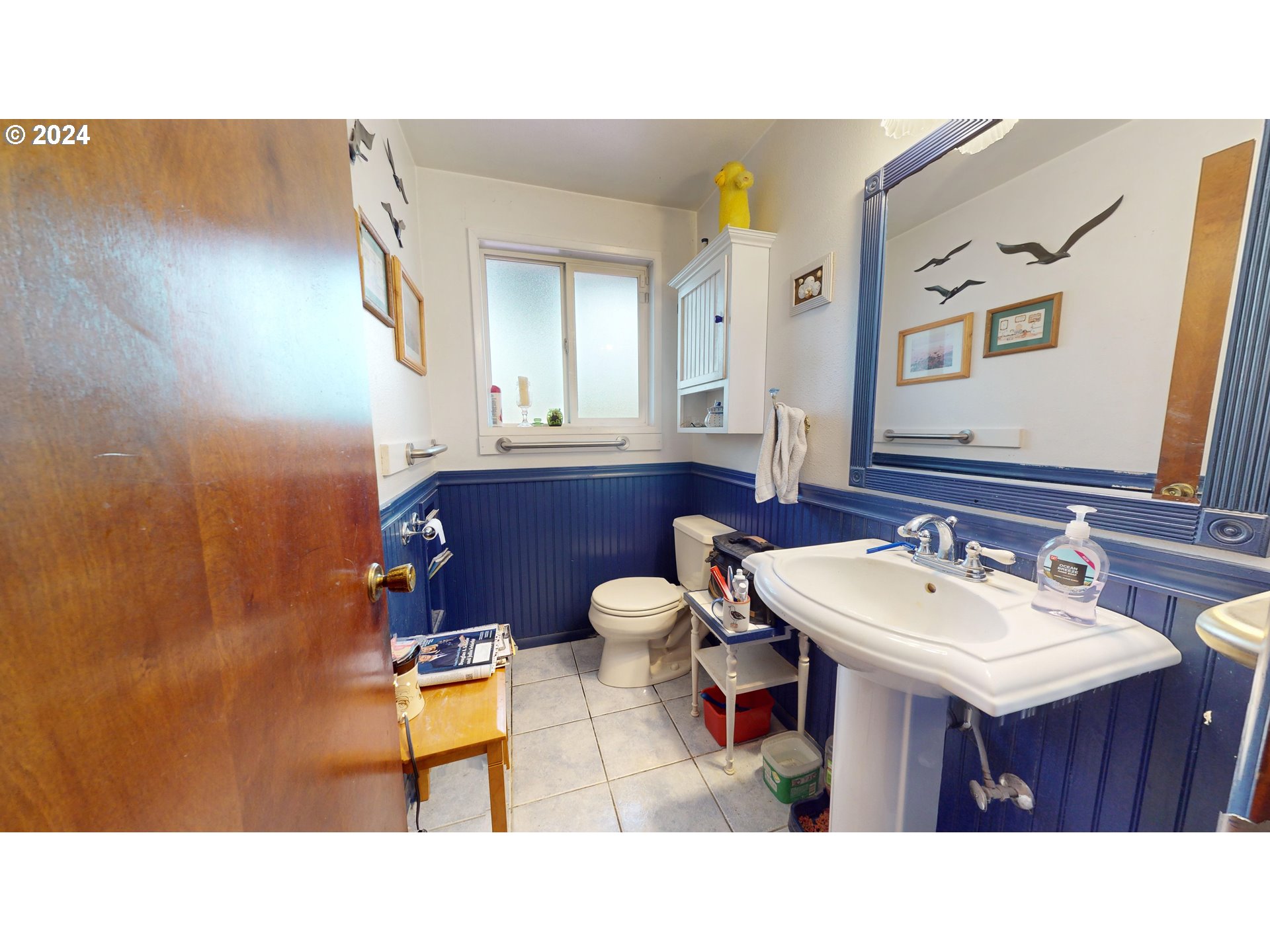 631 Rayner Avenue Springfield, OR 97477 - Photo 16 of 40 a bathroom with a sink a mirror and a toilet