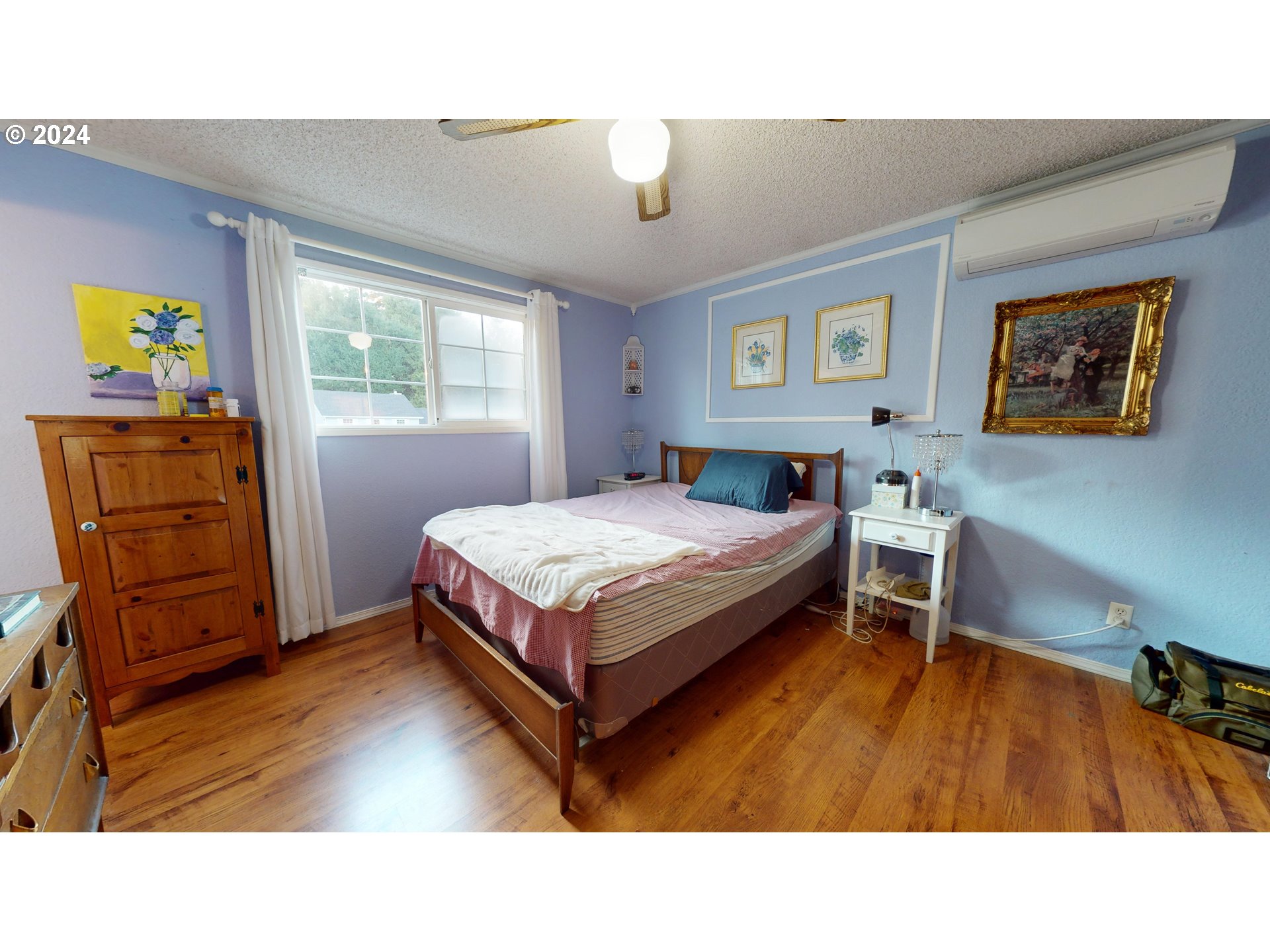 631 Rayner Avenue Springfield, OR 97477 - Photo 18 of 40 a bedroom with a bed and furniture