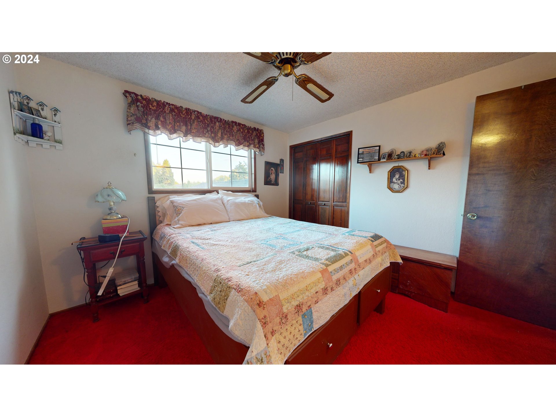 631 Rayner Avenue Springfield, OR 97477 - Photo 24 of 40 a room with a bed and window