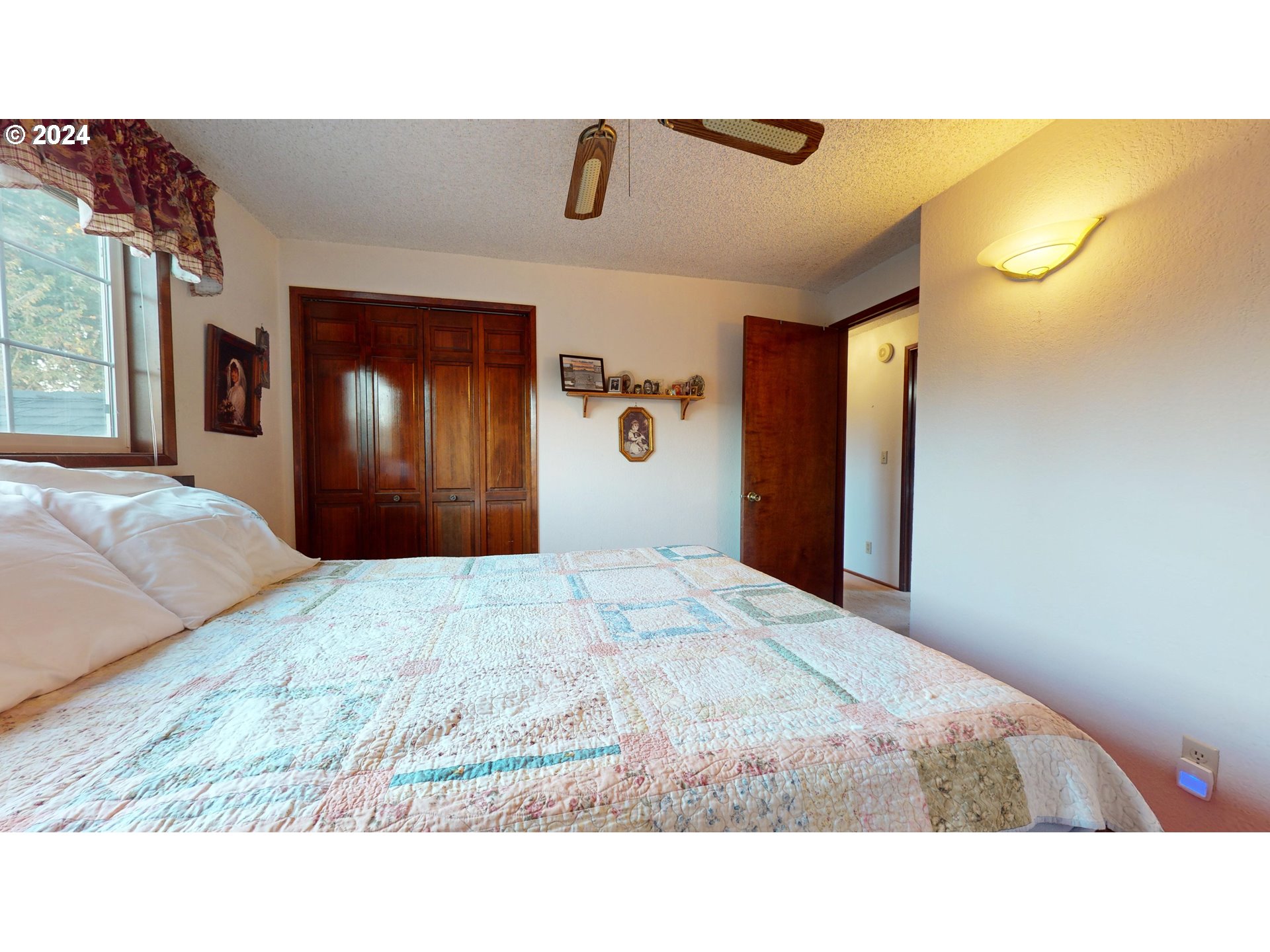 631 Rayner Avenue Springfield, OR 97477 - Photo 25 of 40 a bedroom with a bed and a painting on the wall